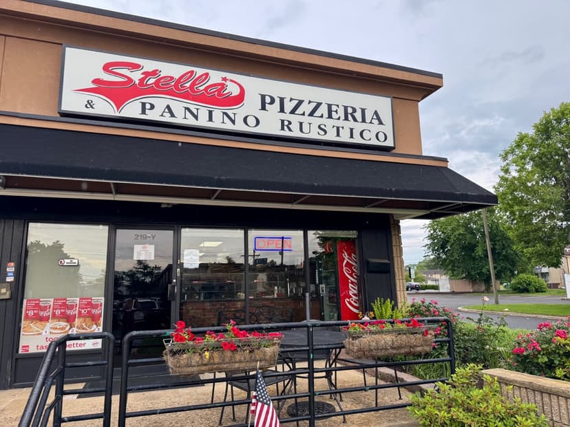 Front view of Stella Pizza in Cherry Hill New Jersey